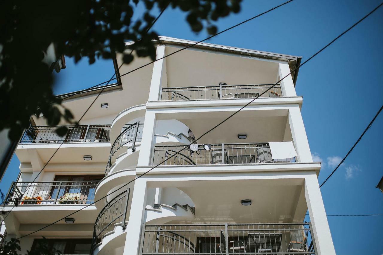 Ana Apartment *